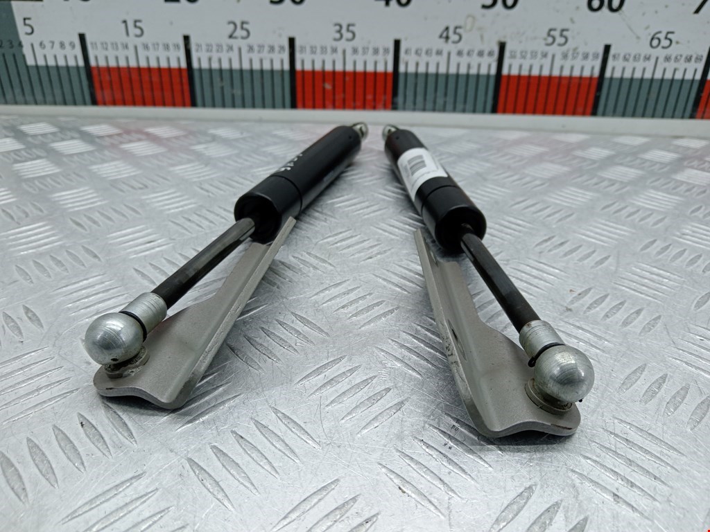 Амортизатор крышки (двери) багажника VOLVO V70 II 2000-2007