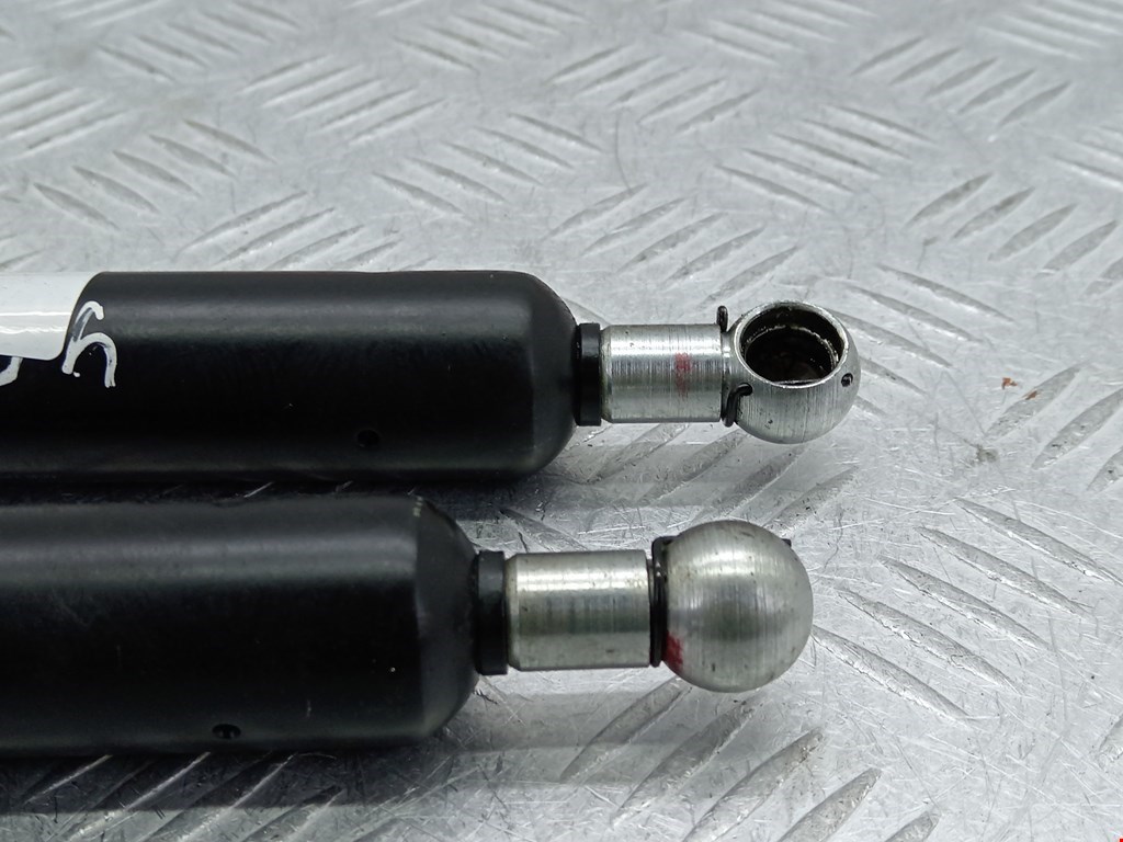 Амортизатор крышки (двери) багажника VOLVO V70 II 2000-2007