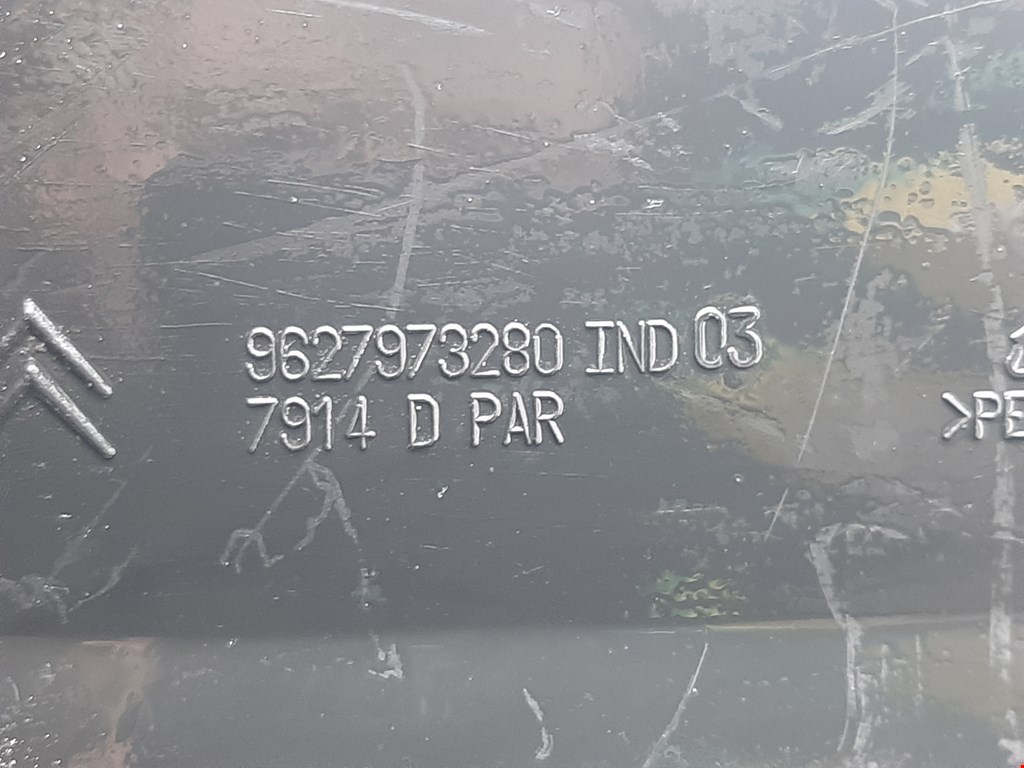 Локер (подкрылок) передний правый CITROEN C5 I 2001-2008