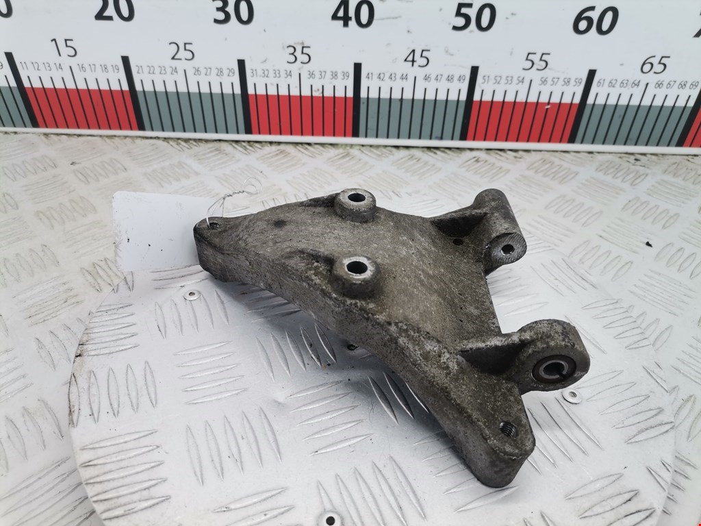 Кронштейн кондиционера AUDI A4 B5 1995-2001