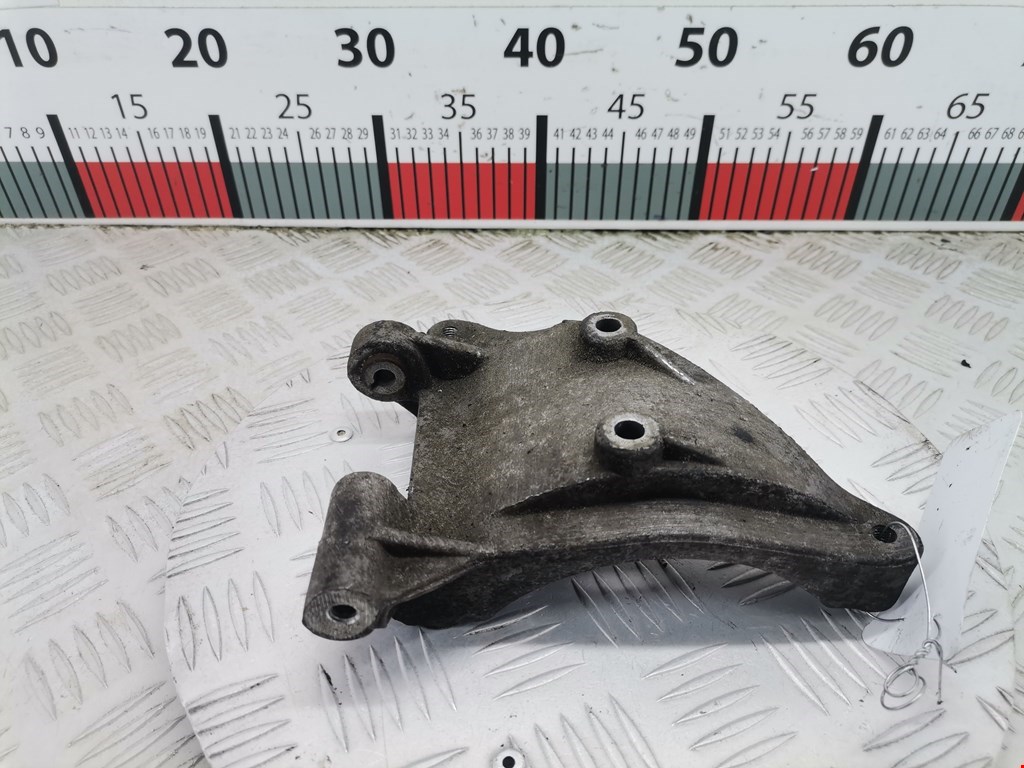 Кронштейн кондиционера AUDI A4 B5 1995-2001