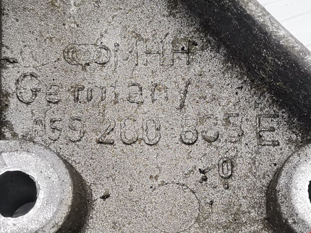 Кронштейн кондиционера AUDI A4 B5 1995-2001