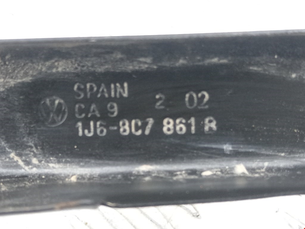 Кронштейн заднего бампера центральный VOLKSWAGEN Golf IV 1997-2003