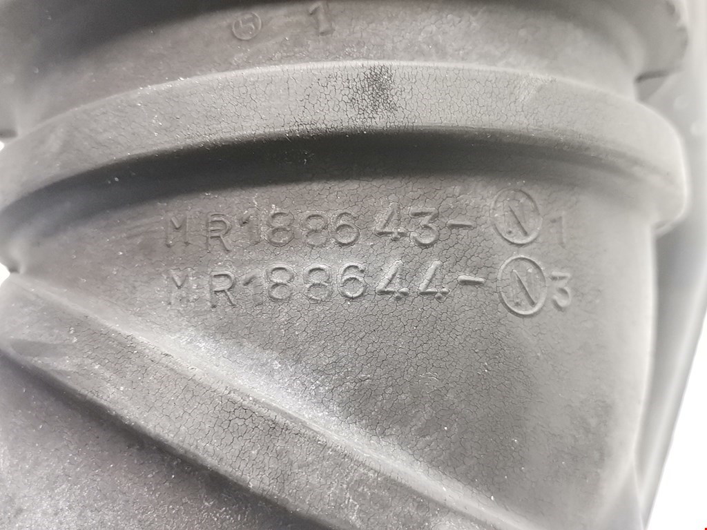 Патрубок воздушного фильтра MITSUBISHI Colt CJ 1995-2003