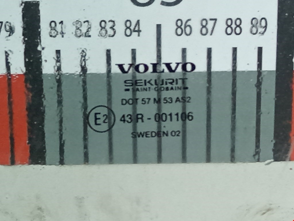 Стекло двери переднее левое VOLVO V70 II 2000-2007