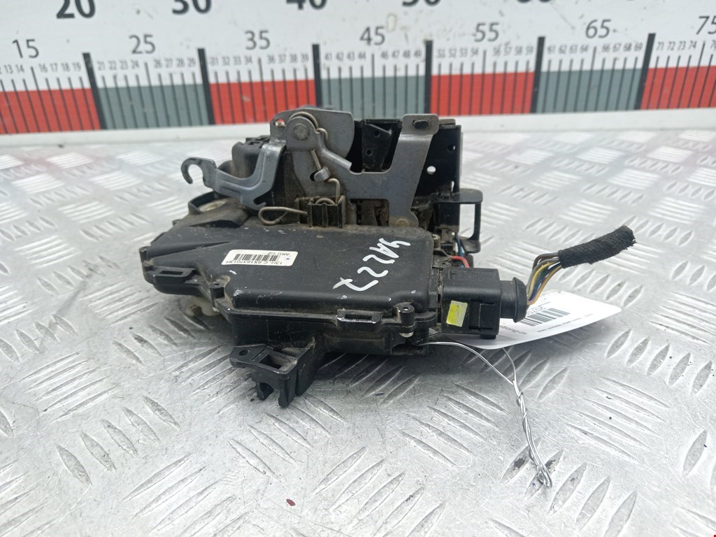 Замок двери передней левой Volkswagen Golf 4 (1997-2004)