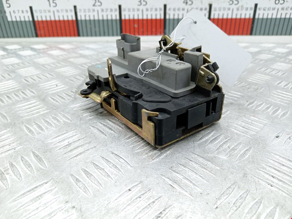 Замок двери передней правой PEUGEOT 206 1998-2012