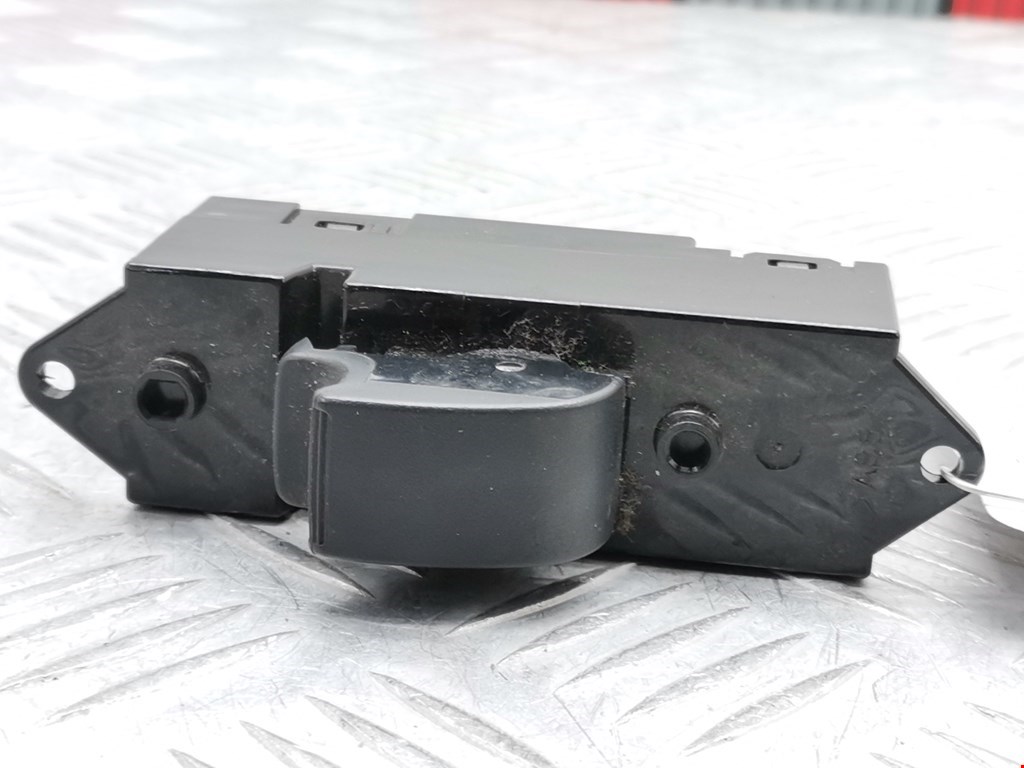 Кнопка стеклоподъемника MITSUBISHI Lancer IX CS 2000-2010