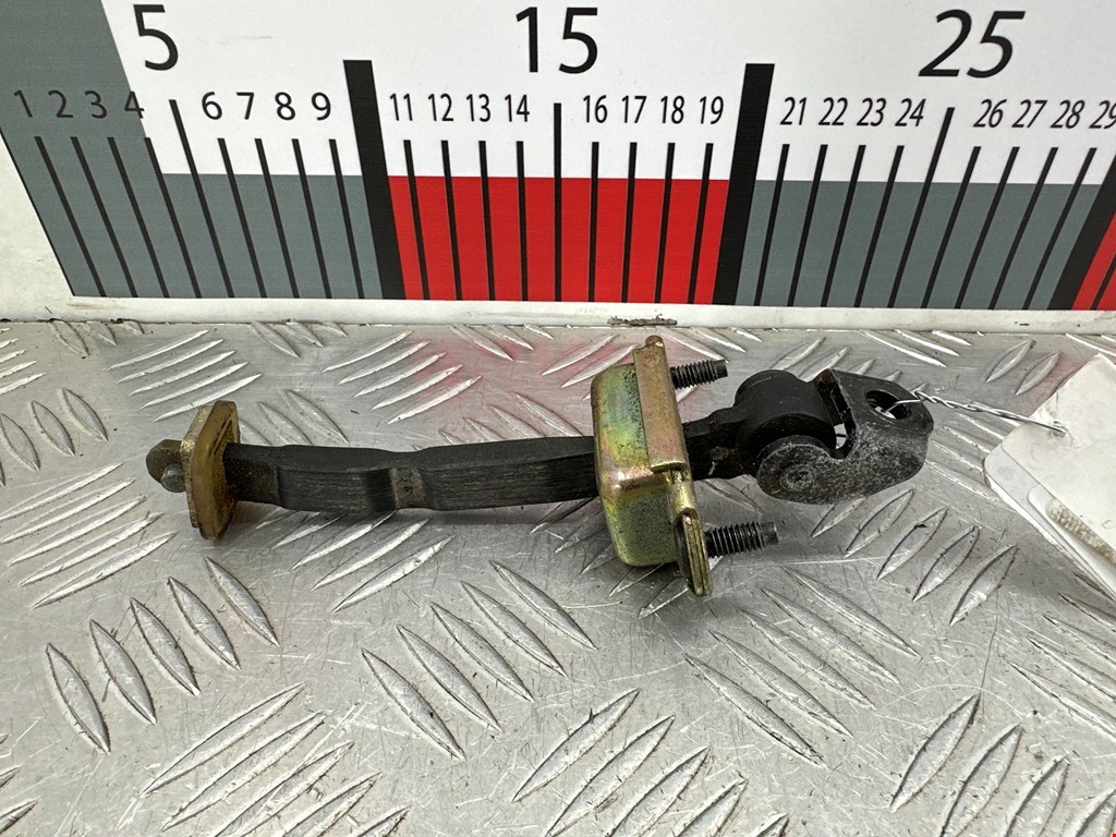 Ограничитель открывания двери Ford Fiesta 5 (2002-2008)