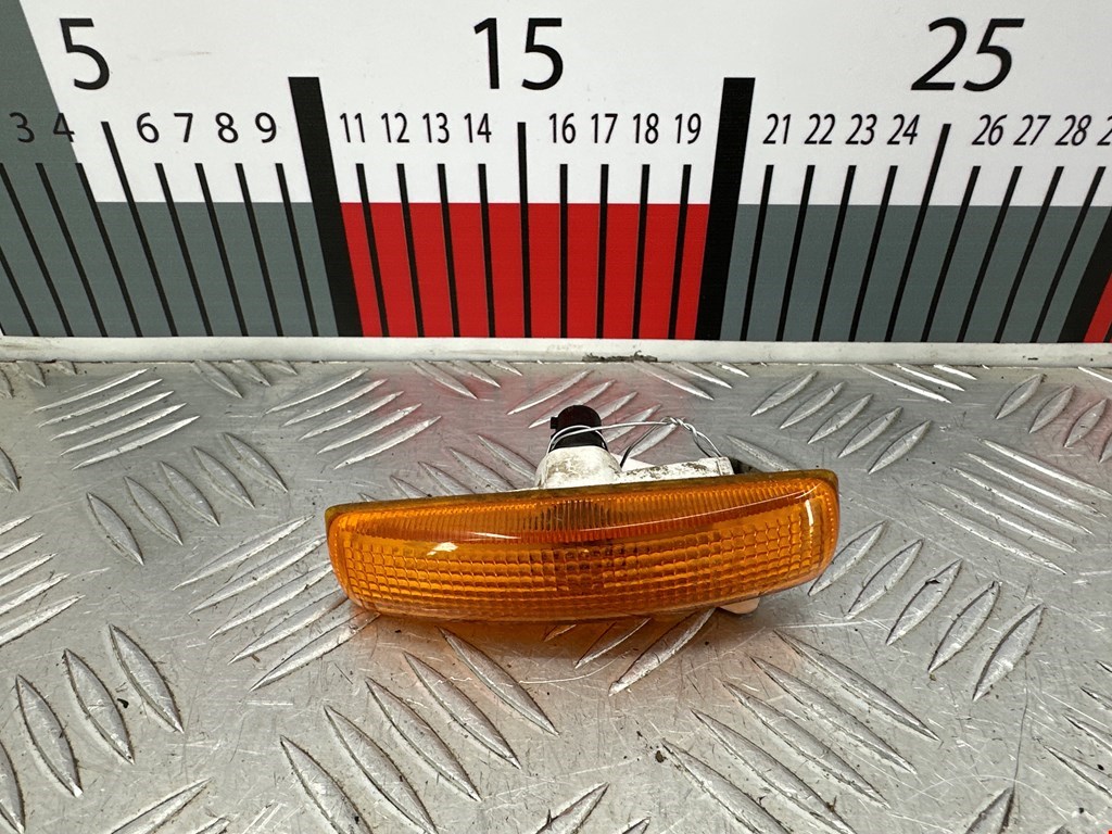 Повторитель указателя поворота правый Land Rover Discovery 3 (2004-2009)