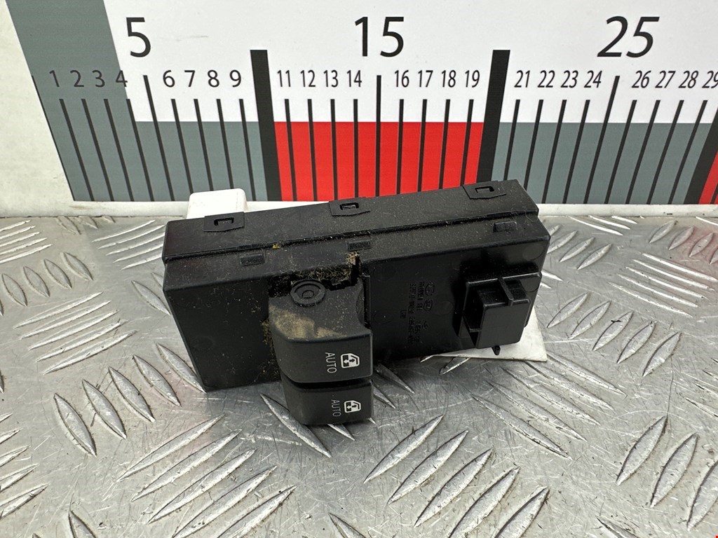 Блок управления стеклоподъемниками Kia Ceed 1 (ED) (2006-2012)