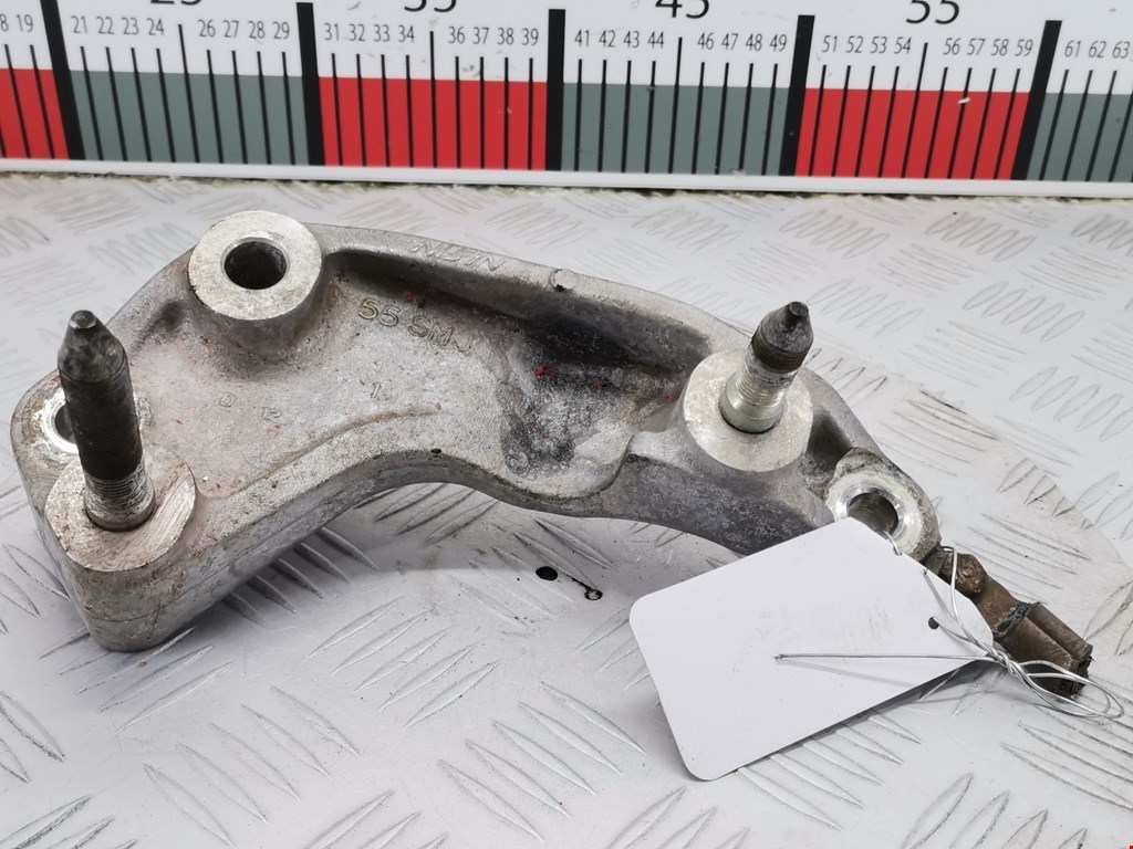 Кронштейн (крепление лапа траверса) кпп Honda Civic 8 (2005-2011)