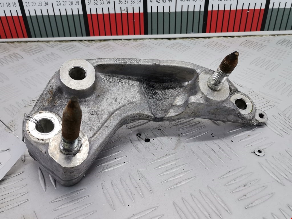 Кронштейн (крепление лапа траверса) кпп Honda CR-V 3 (2006-2012)