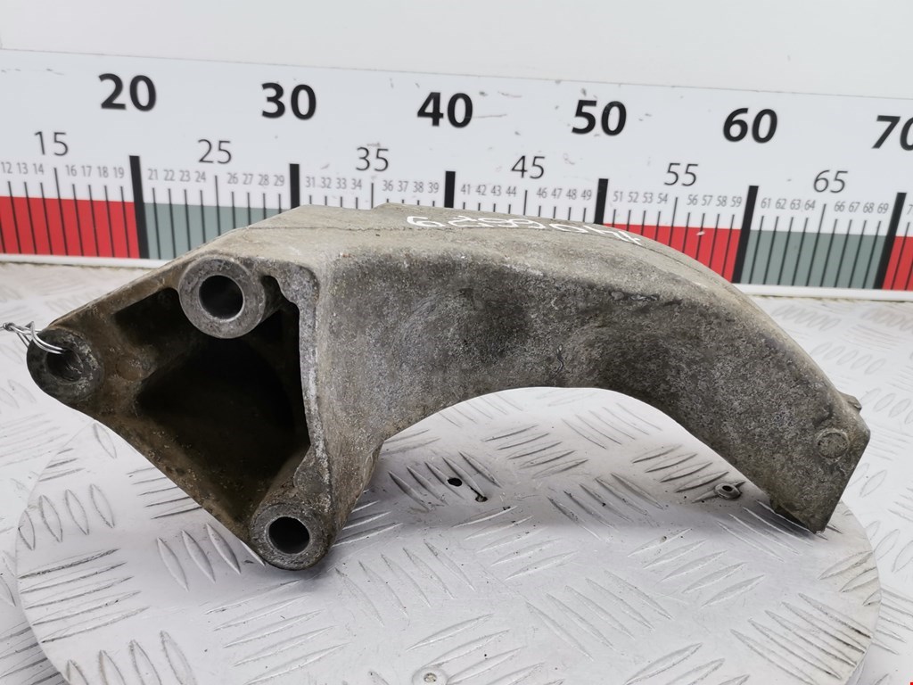 Кронштейн (крепление лапа траверса) кпп Mercedes A-Class (W169) (2004-2012)