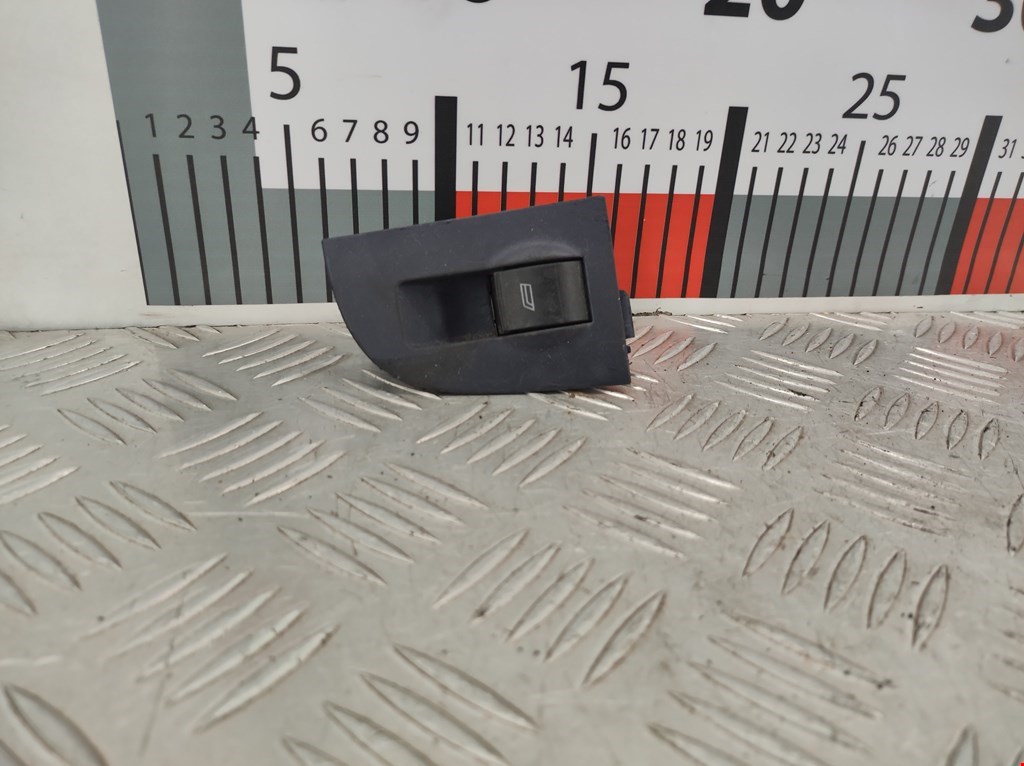 Кнопка стеклоподъемника AUDI A6 C5 1997-2004