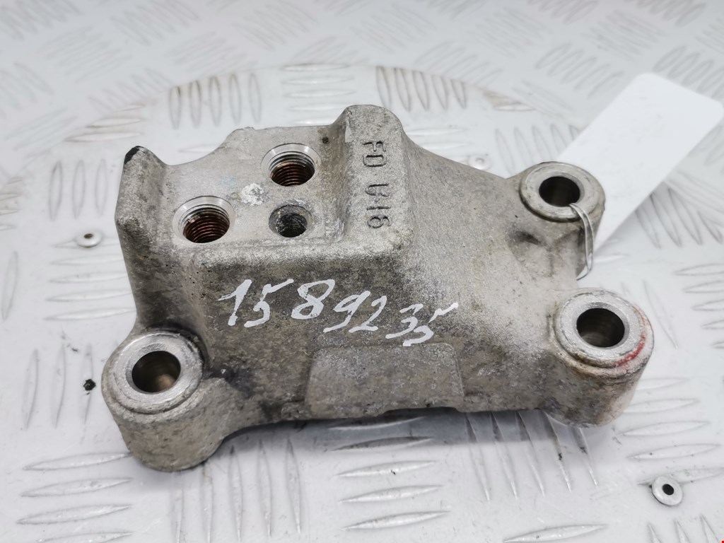 Кронштейн (крепление лапа траверса) кпп Hyundai i30 1 (2007-2012)