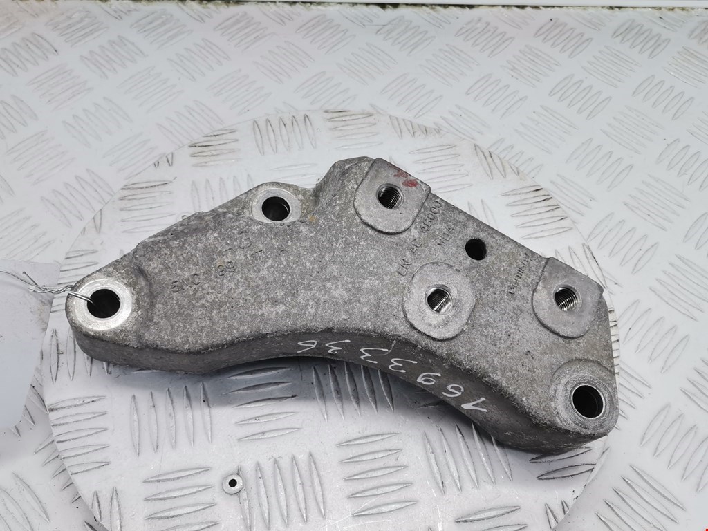 Кронштейн (крепление лапа траверса) кпп Audi Q3 8U (2011-2018)