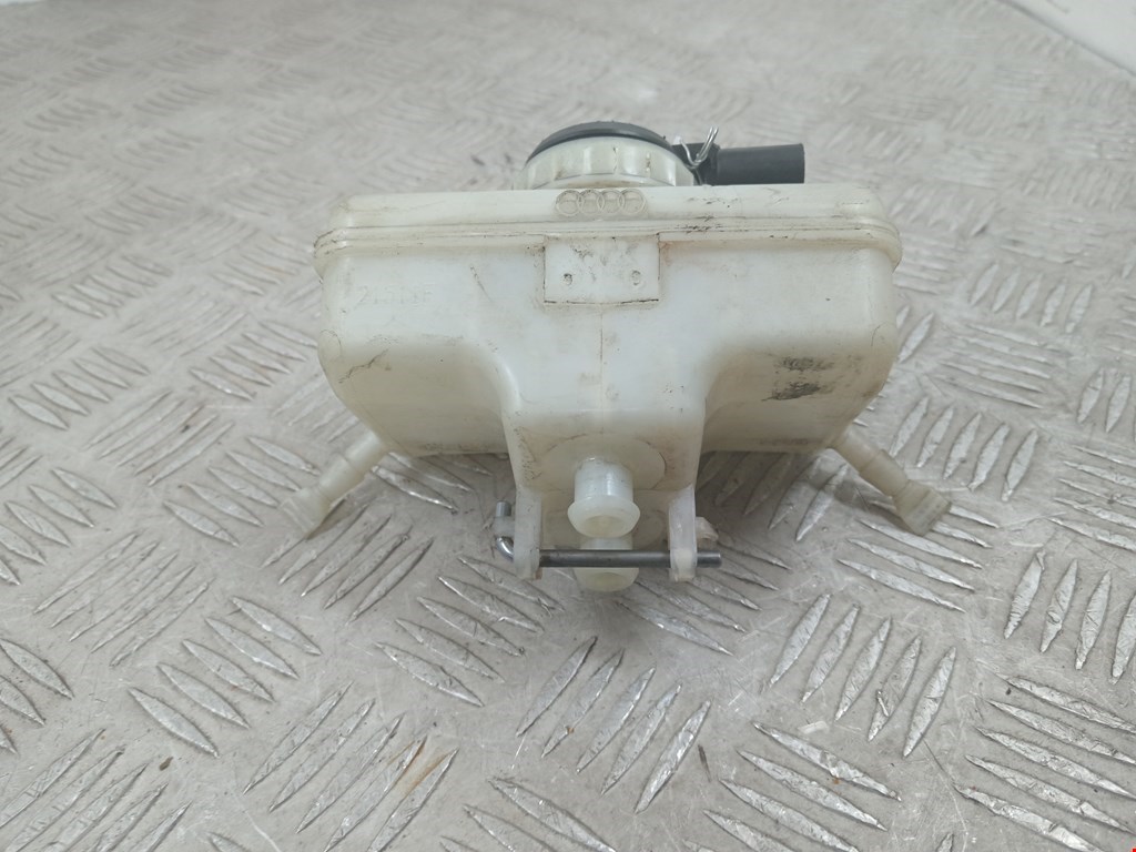 Бачок главного тормозного цилиндра AUDI Q5 I 2008-2017