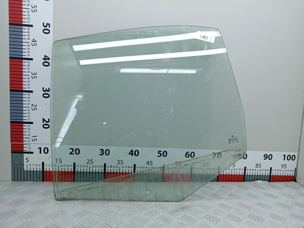 Стекло двери задней левой Volkswagen Bora(Jetta) (1998-2005)