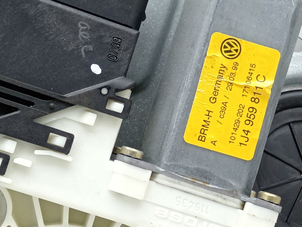 Стеклоподъемник задний левый VOLKSWAGEN Bora 1998-2005