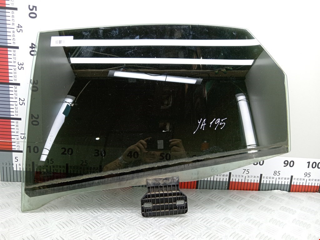 Стекло двери заднее левое AUDI A4 B6 2001-2005