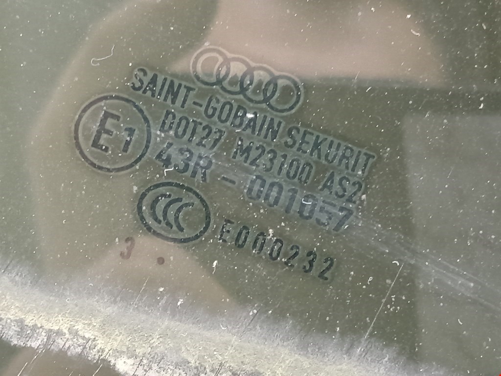 Стекло двери заднее левое AUDI A4 B6 2001-2005