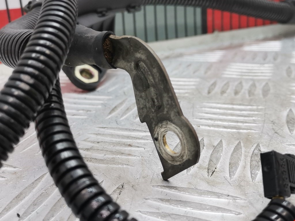 Клемма аккумулятора (плюс) + VOLVO V40 I 1995-2004