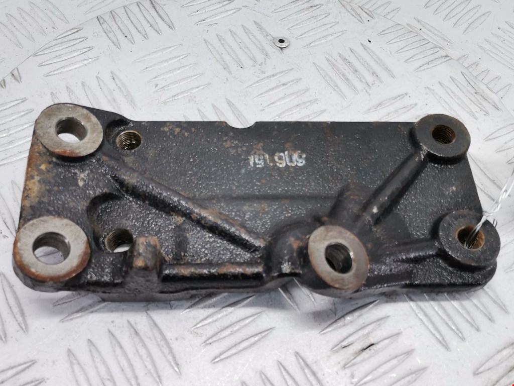 Кронштейн (крепление лапа траверса) кпп Hyundai Tucson 1 (2004-2010)