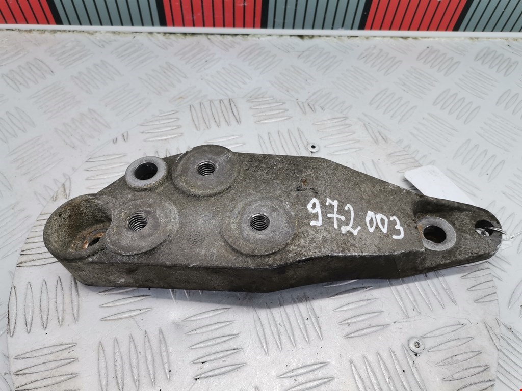 Кронштейн (крепление лапа траверса) кпп Fiat Punto 3 Grande Punto (199/310) (2005-2018)