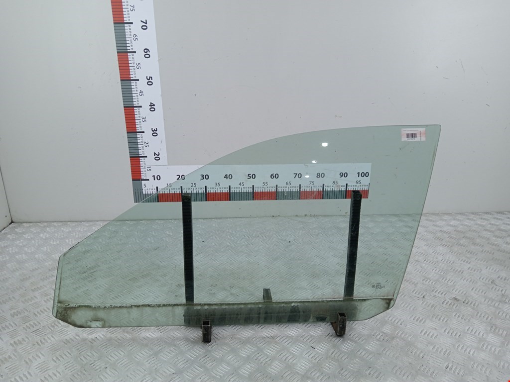 Стекло двери переднее левое AUDI A4 B5 1995-2001