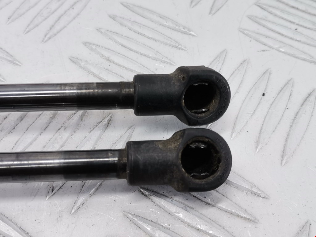 Амортизатор крышки (двери) багажника TOYOTA Auris E150 2006-2012