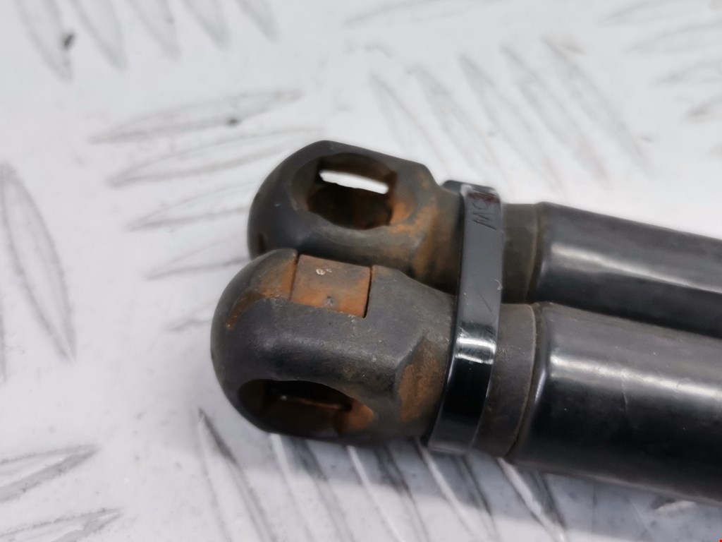 Амортизатор крышки (двери) багажника SKODA Octavia A5 1Z- 2004-2013