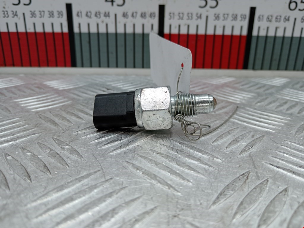 Датчик включения заднего хода MITSUBISHI Carisma 1995-1999