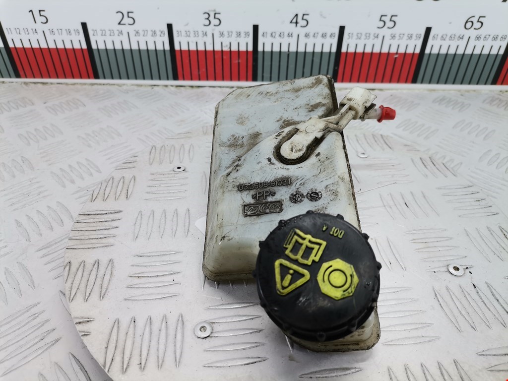 Бачок главного тормозного цилиндра FORD Kuga 2008-2012