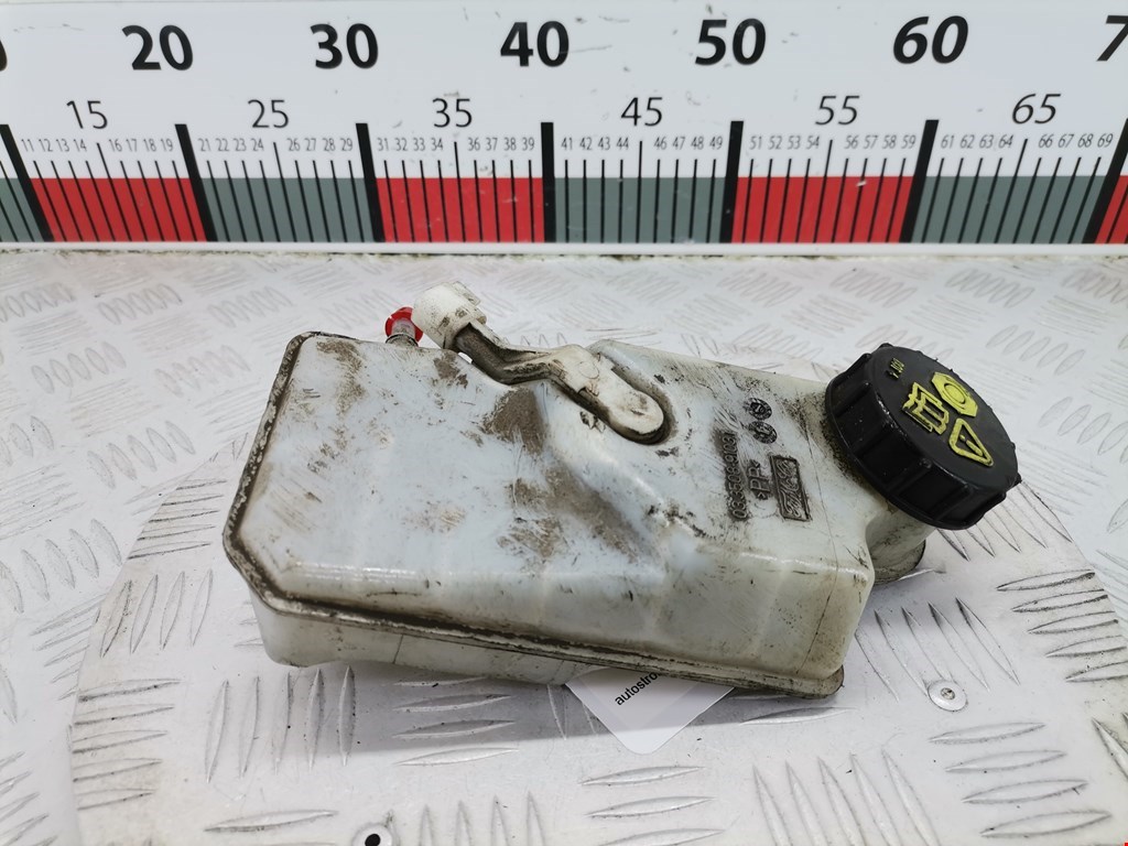 Бачок главного тормозного цилиндра FORD Kuga 2008-2012