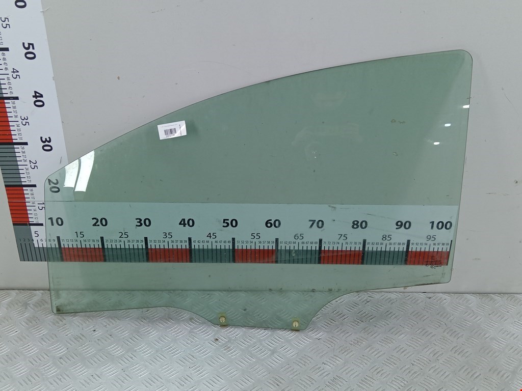 Стекло двери передней левой Peugeot 307 (2001-2008)