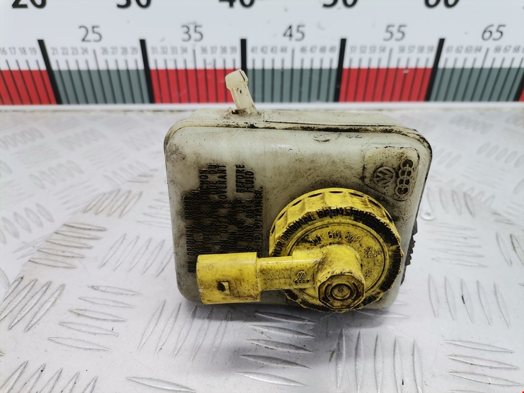 Бачок главного тормозного цилиндра VOLKSWAGEN Golf IV 1997-2003