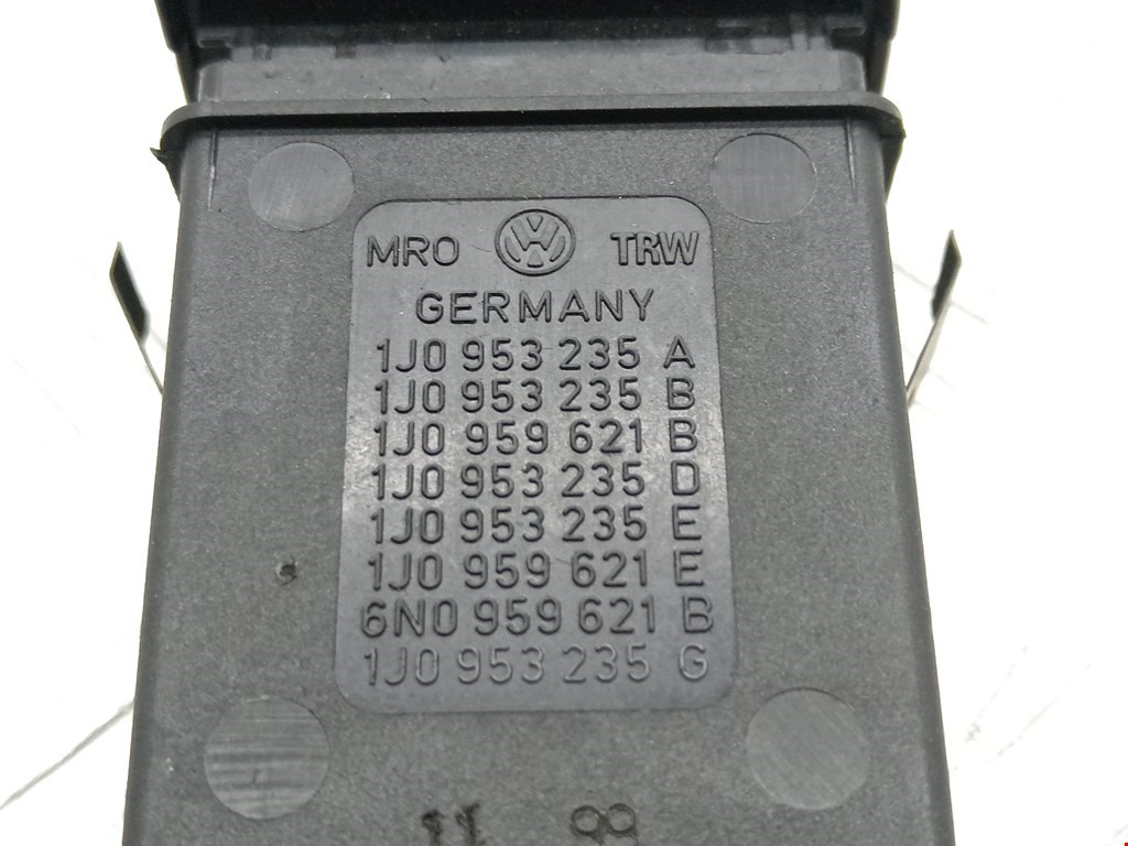 Кнопка аварийной сигнализации (аварийки) VOLKSWAGEN Bora 1998-2005