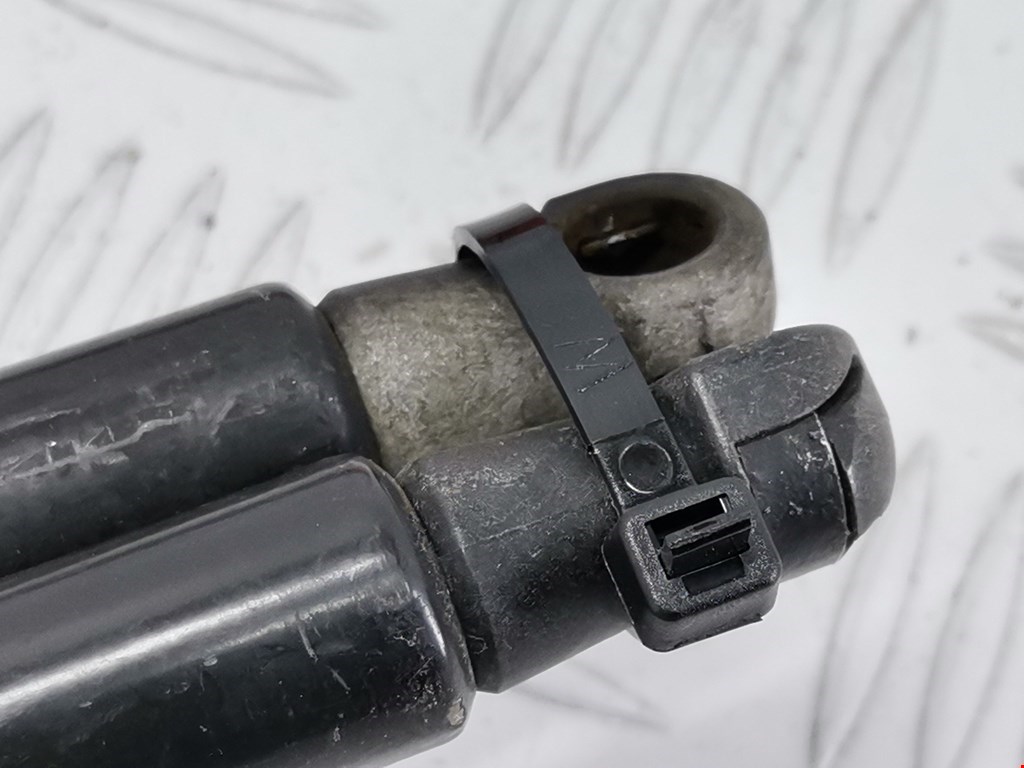 Амортизатор крышки (двери) багажника SKODA Fabia MK2 5J 2007-2014