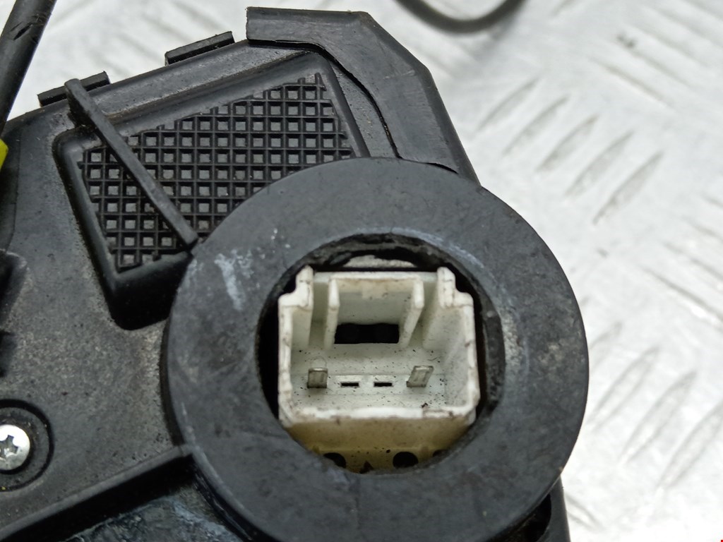 Замок двери передней левой TOYOTA Avensis 2003-2008