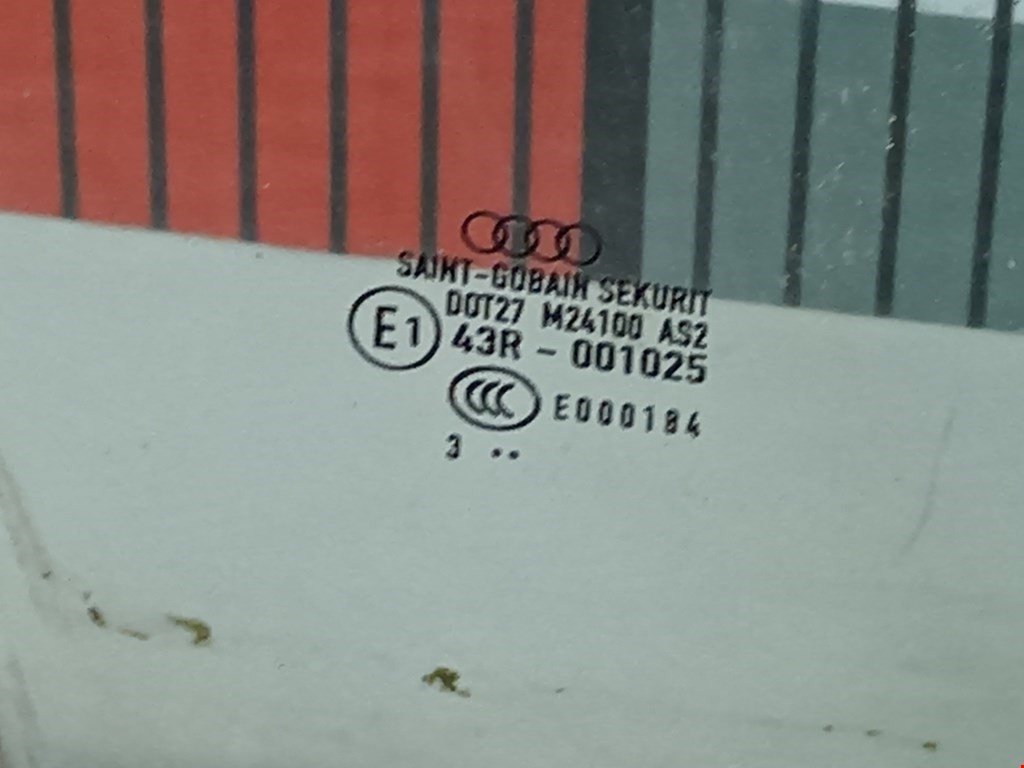 Стекло двери переднее правое AUDI A4 B6 2001-2005