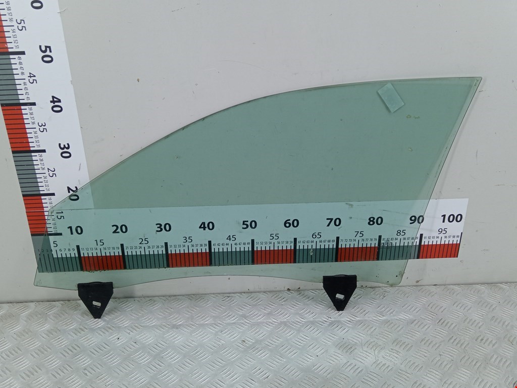 Стекло двери переднее правое AUDI A4 B6 2001-2005