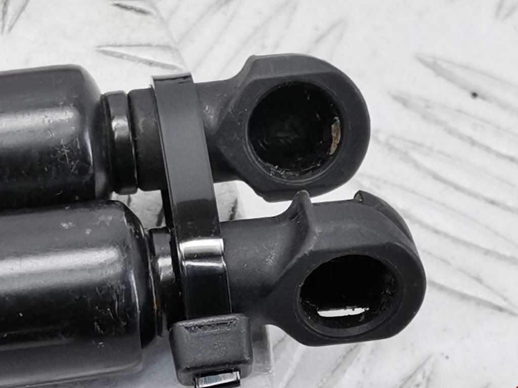 Амортизатор капота левый=правый BMW 3er E46 1998-2006