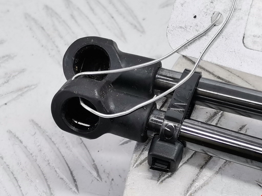 Амортизатор капота левый=правый BMW 3er E46 1998-2006