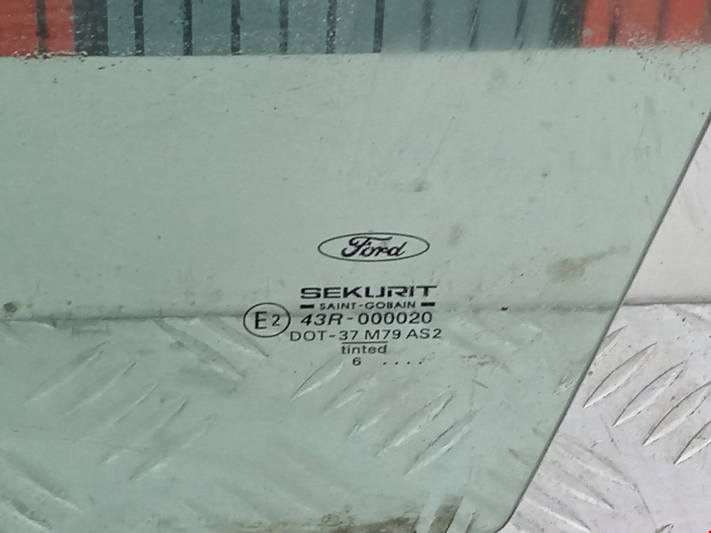 Стекло двери переднее левое FORD Mondeo III 2000-2007
