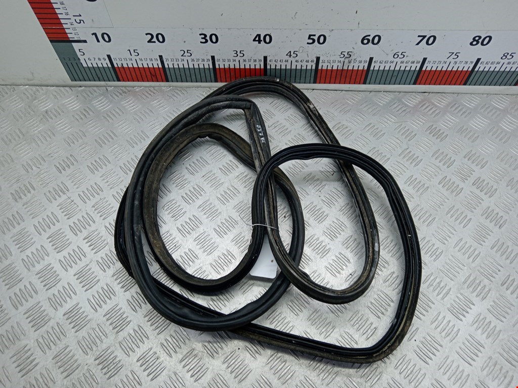 Уплотнитель (наружный) OPEL Omega B 1994-2004