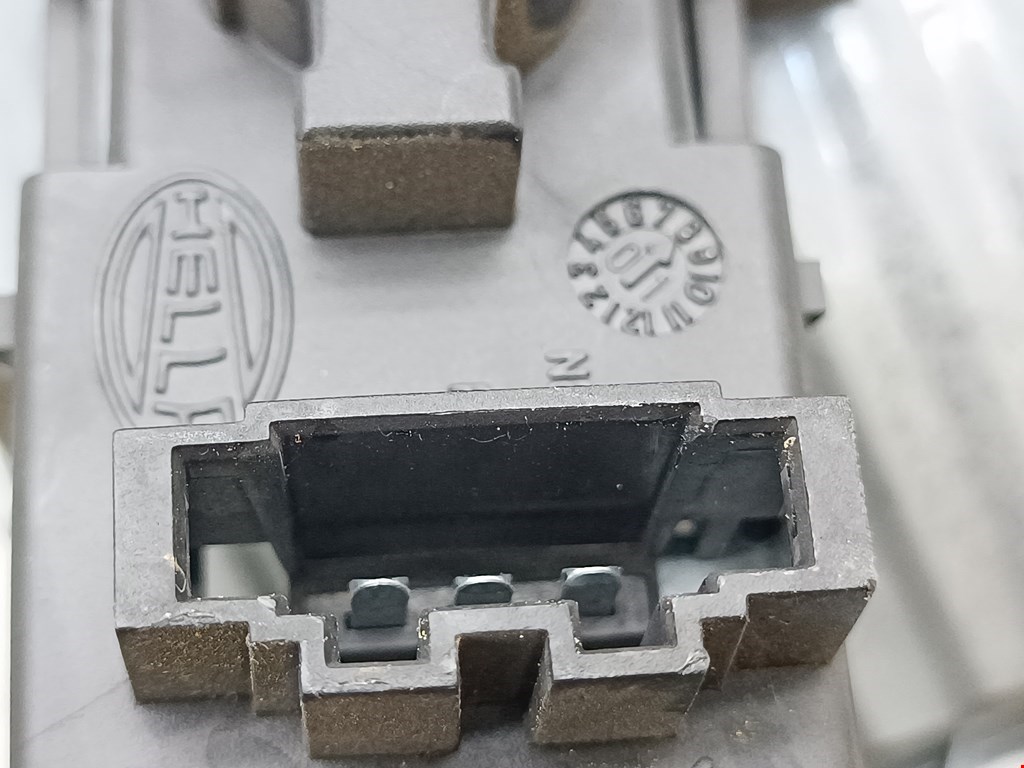 Фонарь задний внутренний левый FORD Galaxy 1995-2005