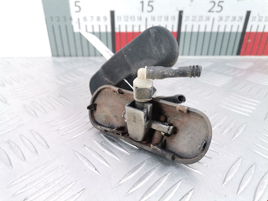 Форсунка омывателя лобового стекла VOLKSWAGEN Passat B6 2005-2011