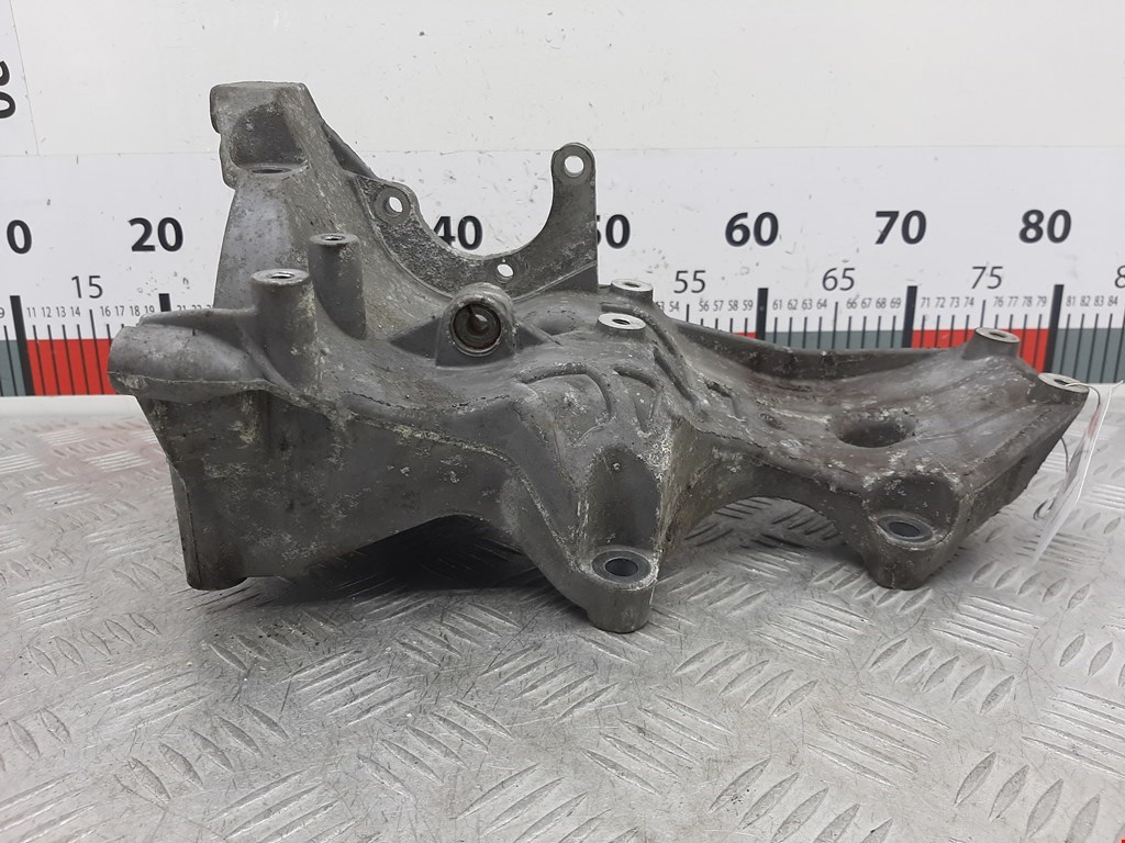 Кронштейн генератора AUDI A4 B6 2001-2005