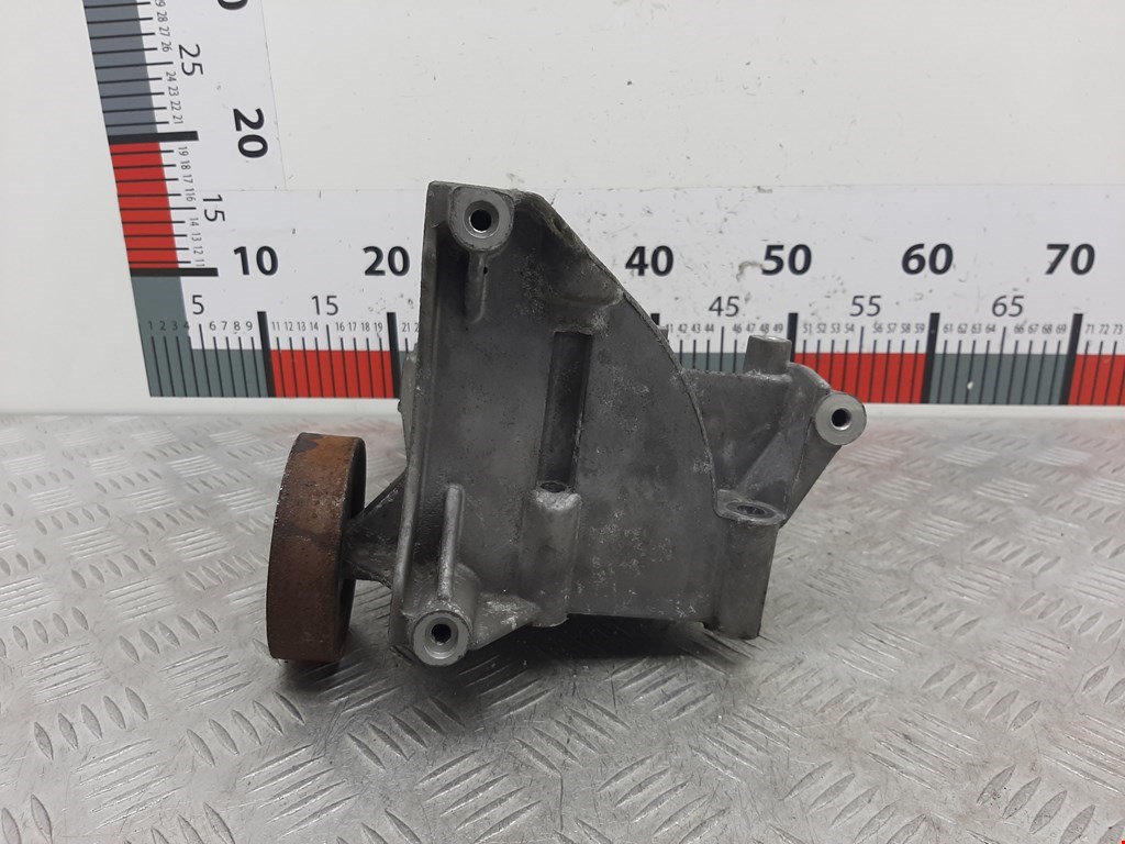 Кронштейн генератора AUDI A4 B6 2001-2005